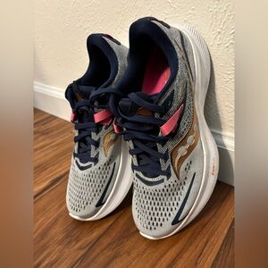 Saucony Women's Gray and Pink Running Shoes (size 7)